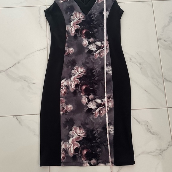 Smashed Lemon  sleeveless floral dress - 8 - Picture 11 of 13